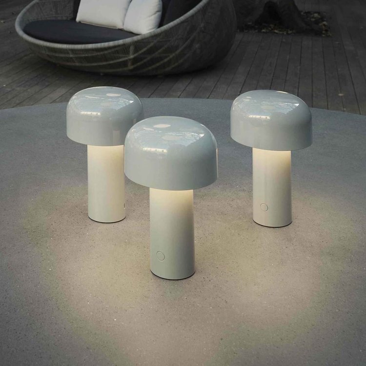 Wireless table lamp with modern mushroom design