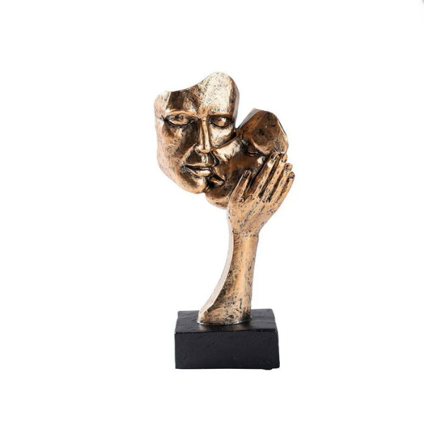 Abstract Kiss Sculpture – Modern Artistic Couple Statue for Home Décor