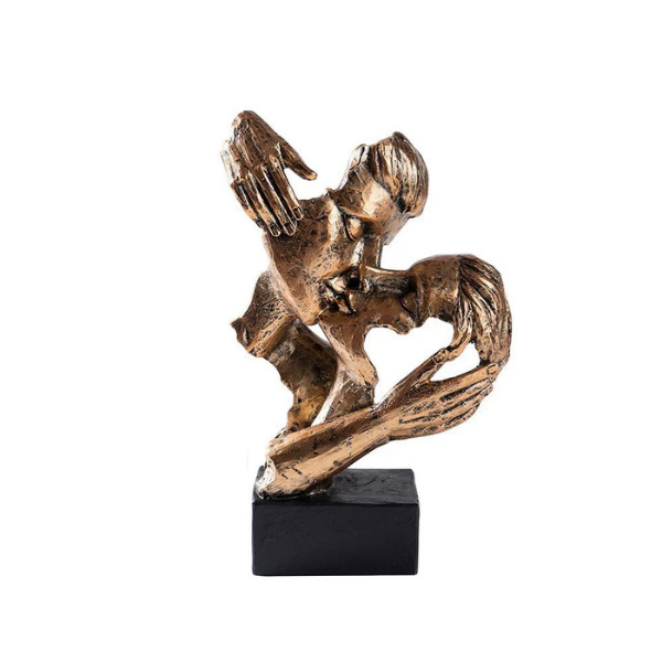 Abstract Kiss Sculpture – Modern Artistic Couple Statue for Home Décor