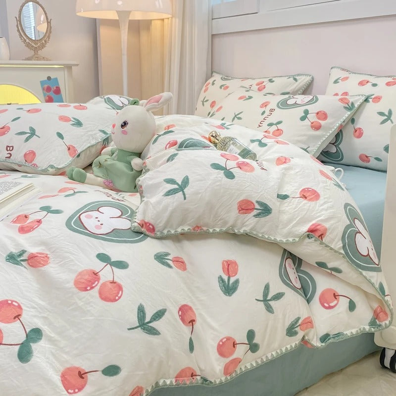 Blossom & Berry Dream Bedding Set Nature-Inspired Duvet & Pillow Set