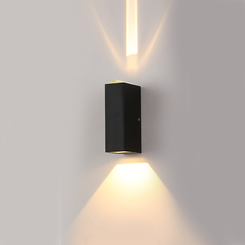 Minimalist outdoor wall lamp made of matte aluminum