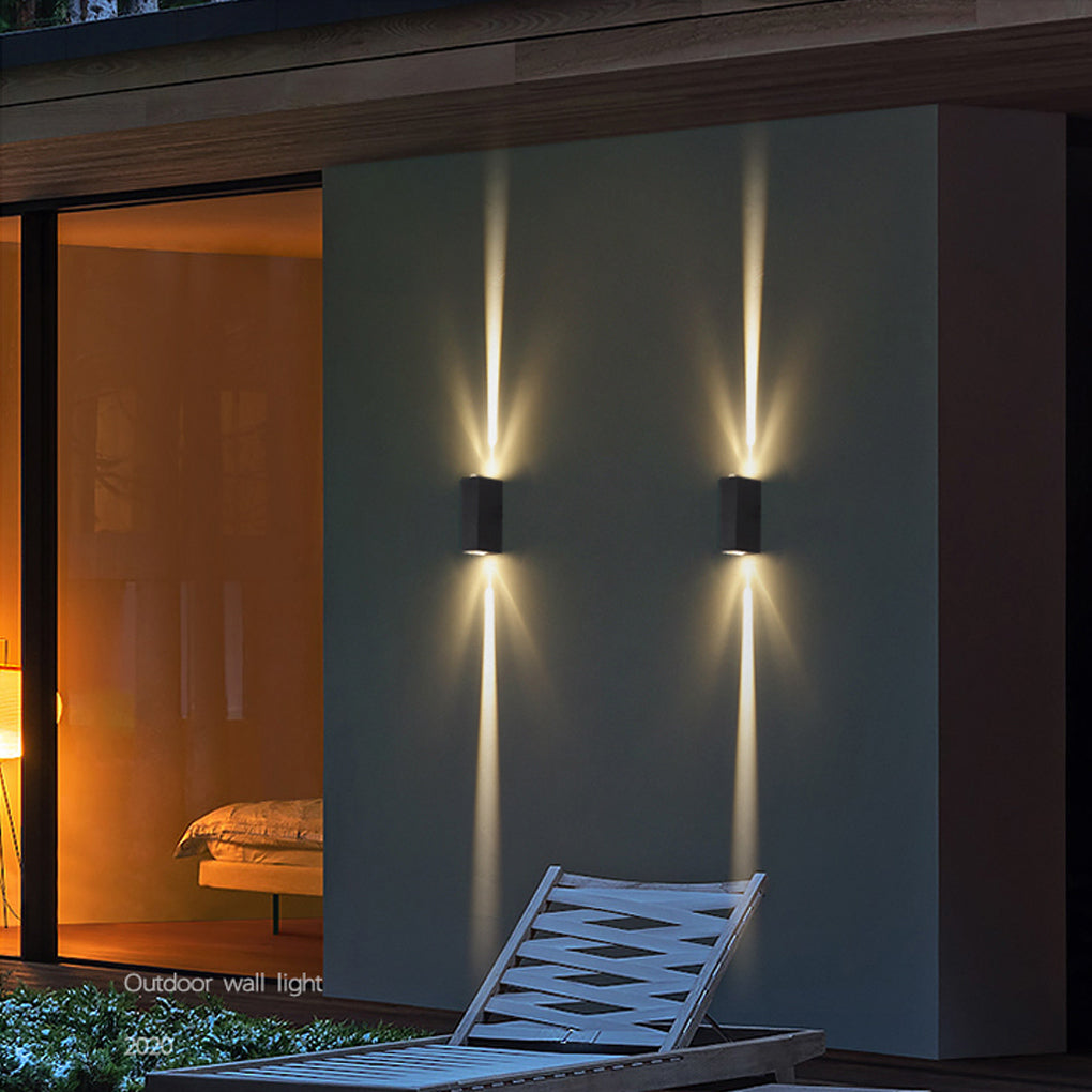 Minimalist outdoor wall lamp made of matte aluminum