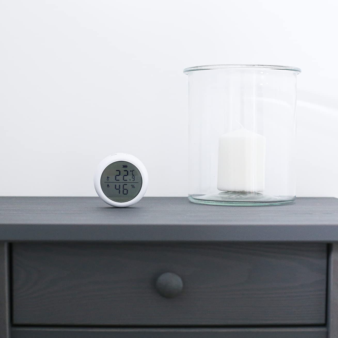 Smart temperature and humidity sensor with app control