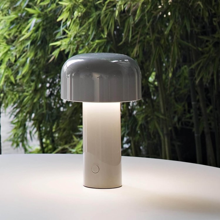 Wireless table lamp with modern mushroom design