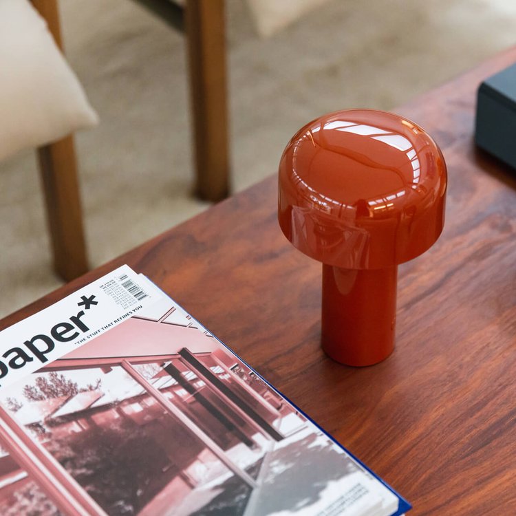 Wireless table lamp with modern mushroom design