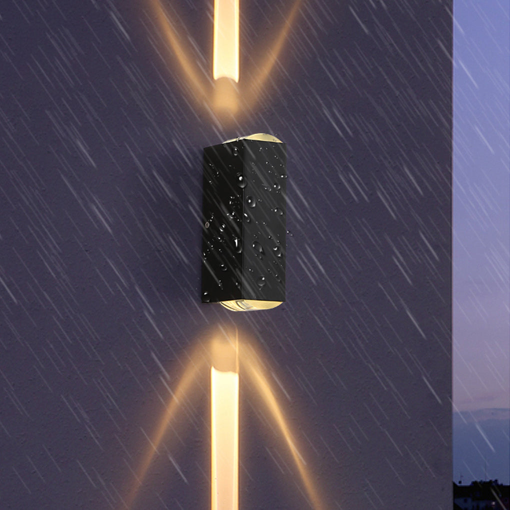 Minimalist outdoor wall lamp made of matte aluminum