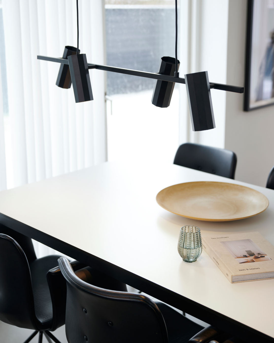 Minimalist black pendant lamp with 10-sided profile