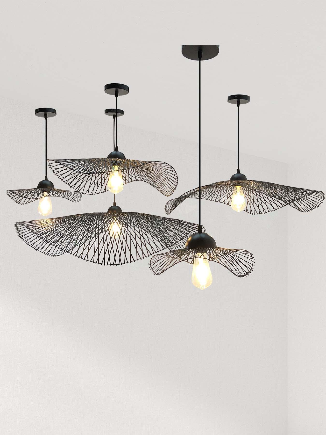 Metal pendant lamps in wavy design