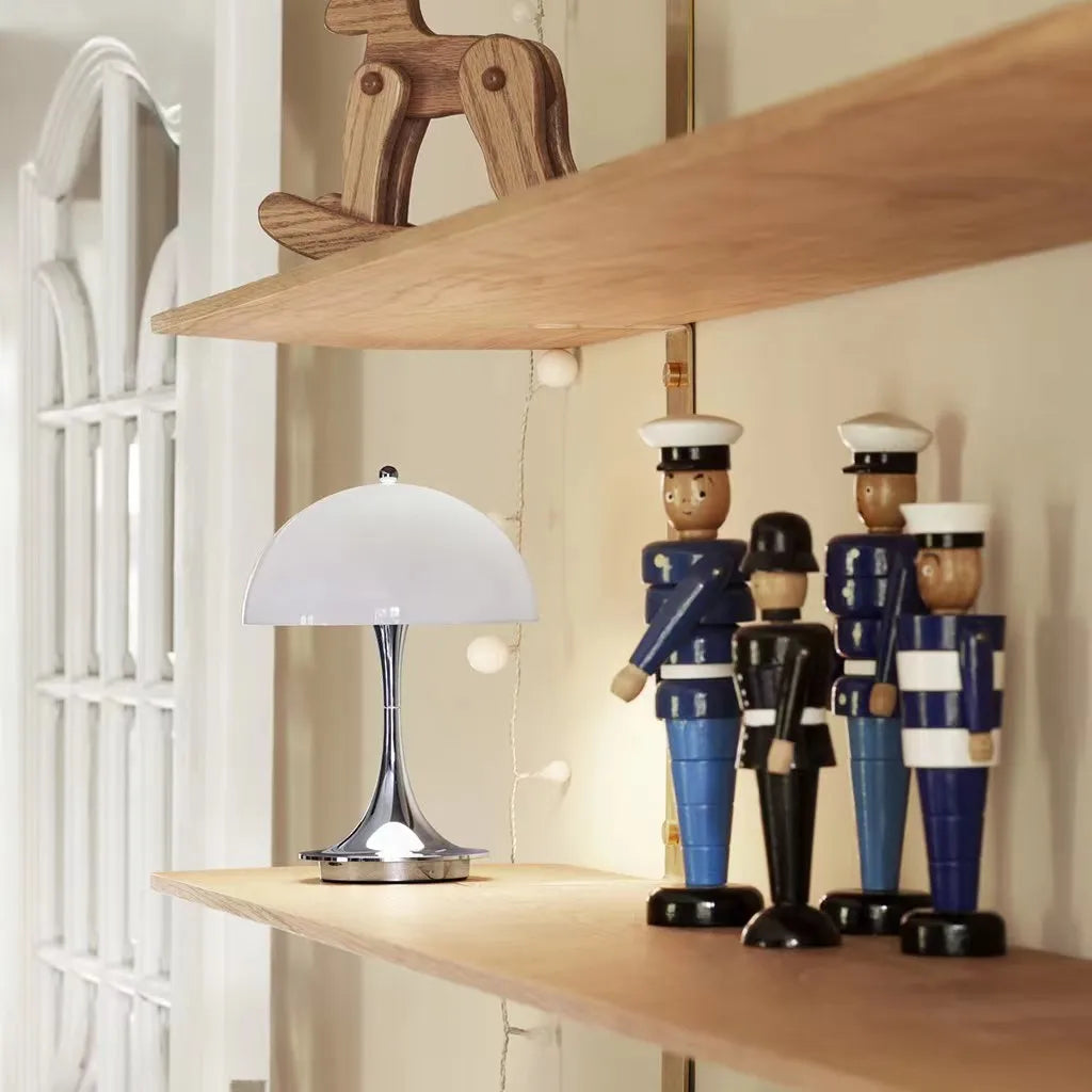 LumoBold Table Lamp