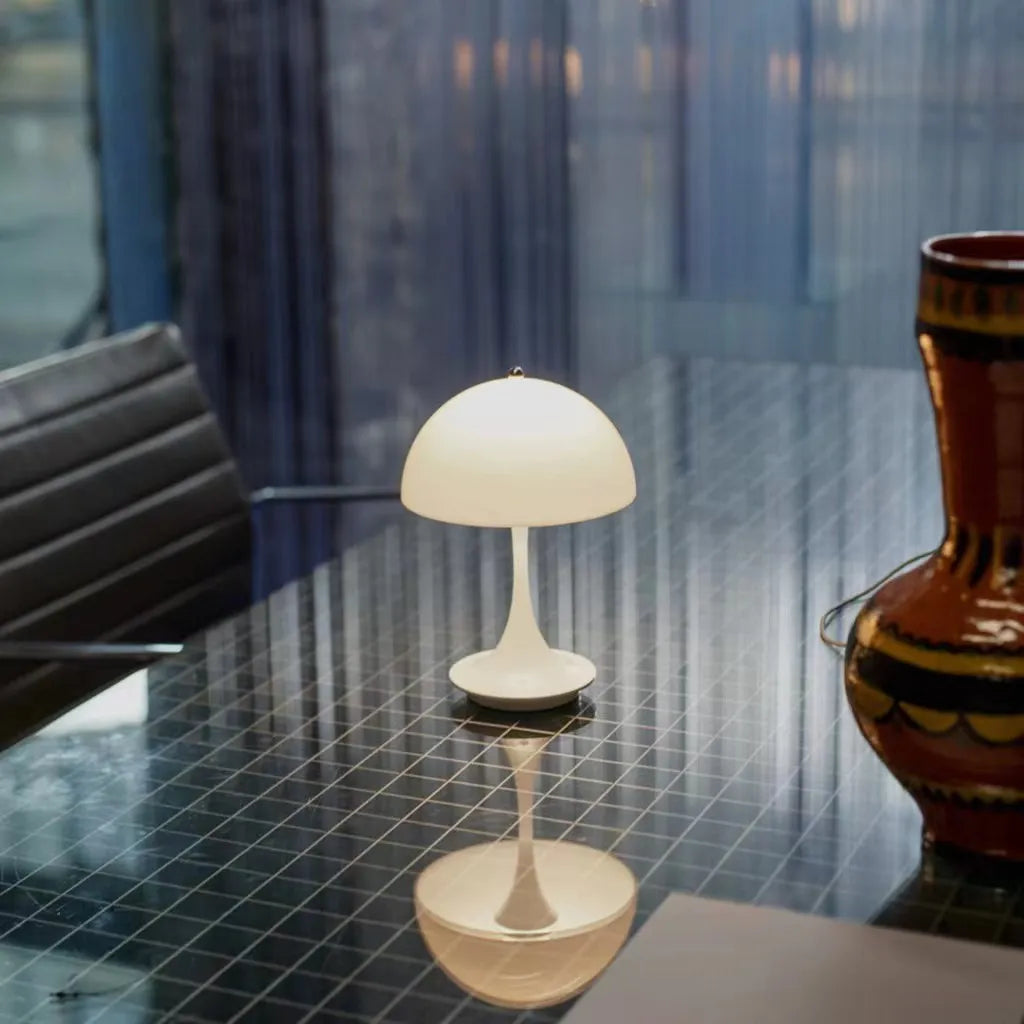 LumoBold Table Lamp