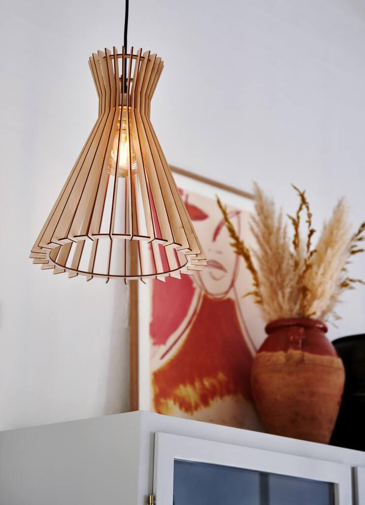 Wooden pendant lamp with open structure