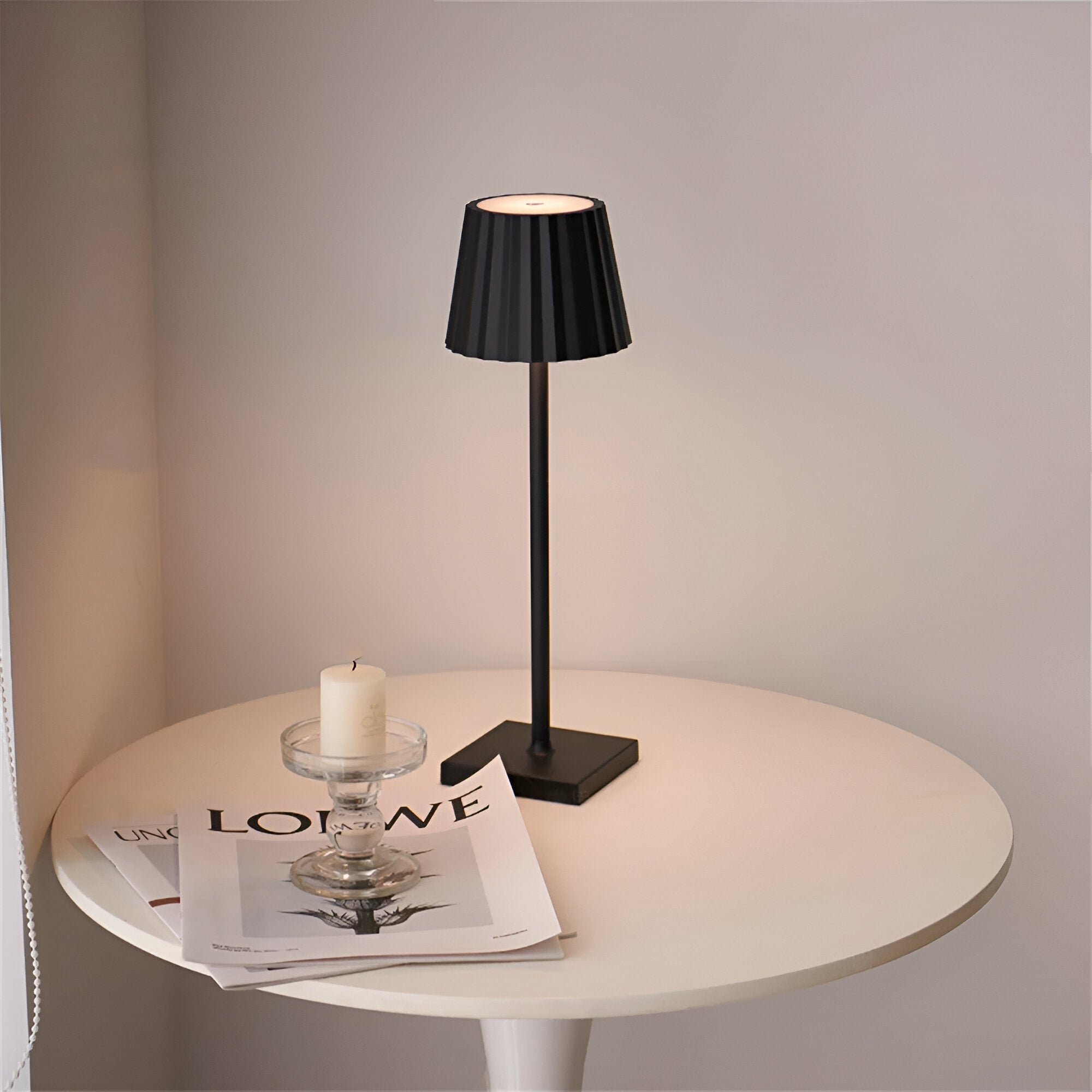 Wireless LED table lamp with touch function