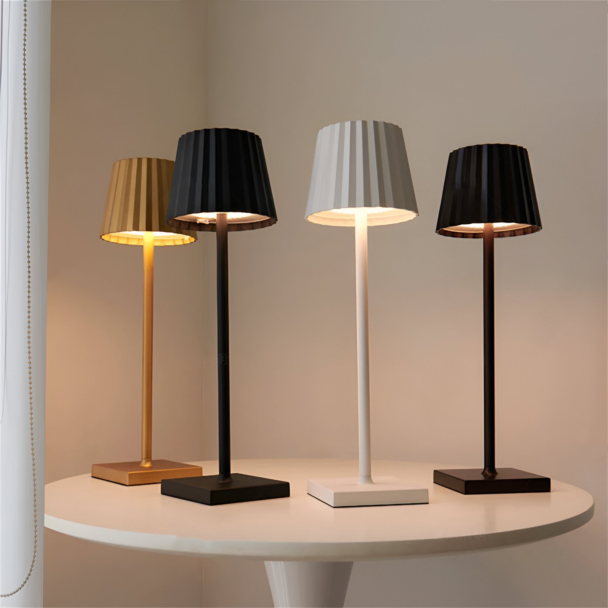 Wireless LED table lamp with touch function