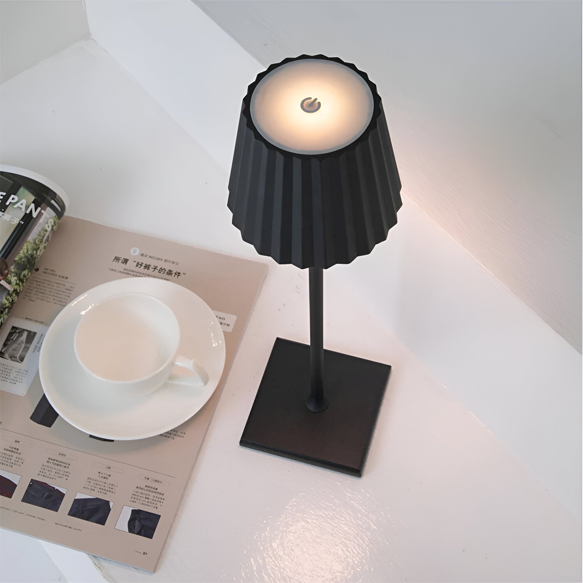 Wireless LED table lamp with touch function