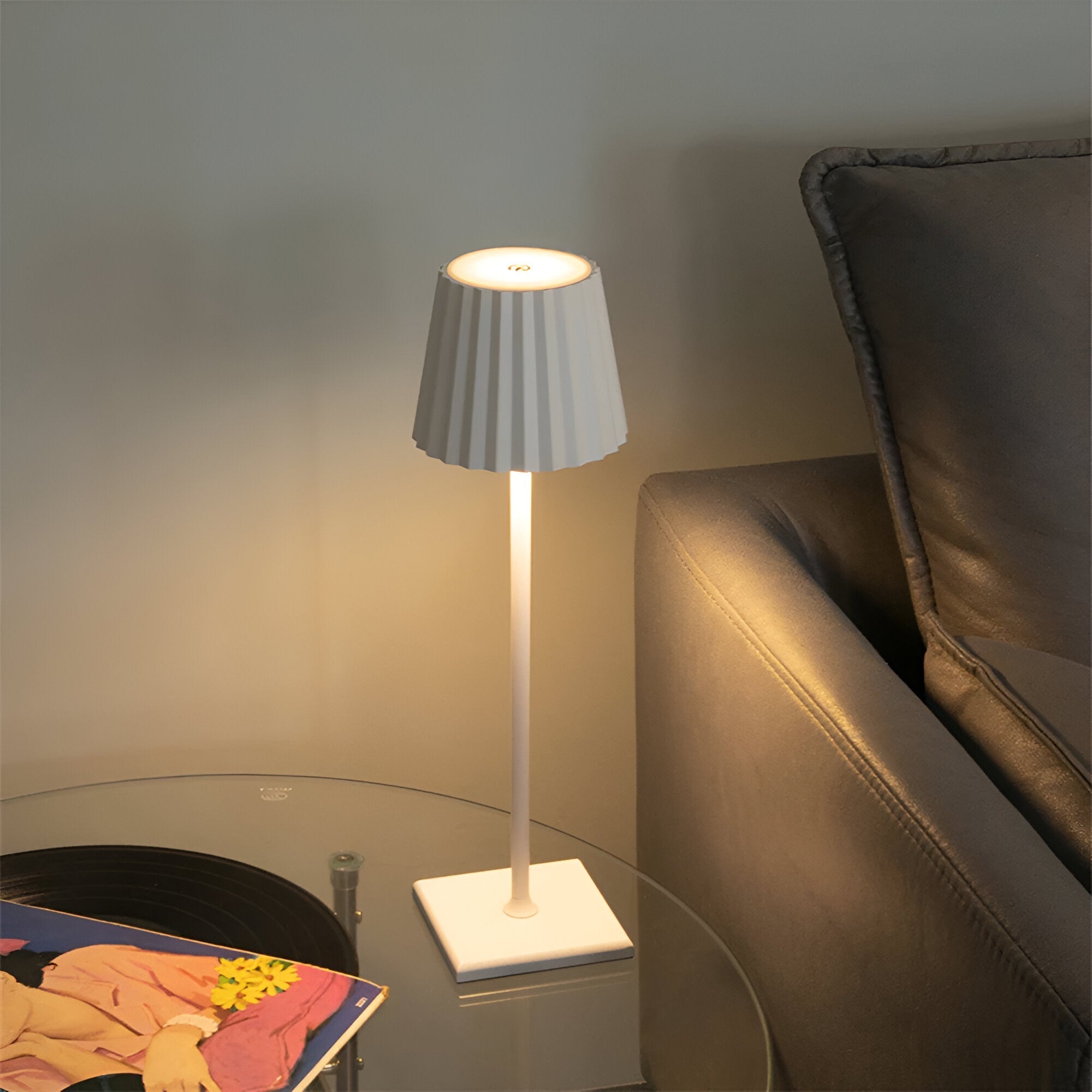 Wireless LED table lamp with touch function
