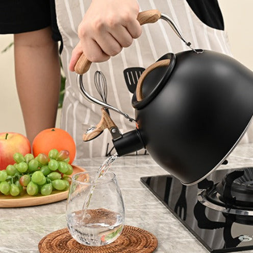 Stainless Steel Whistling Kettle – Classic Style for Everyday Use