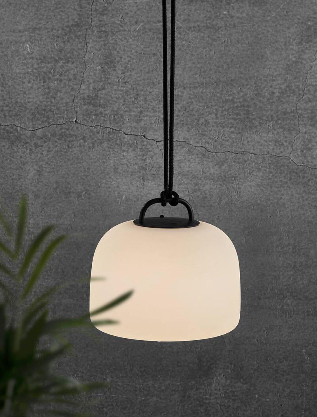 Portable outdoor lamp with spherical design