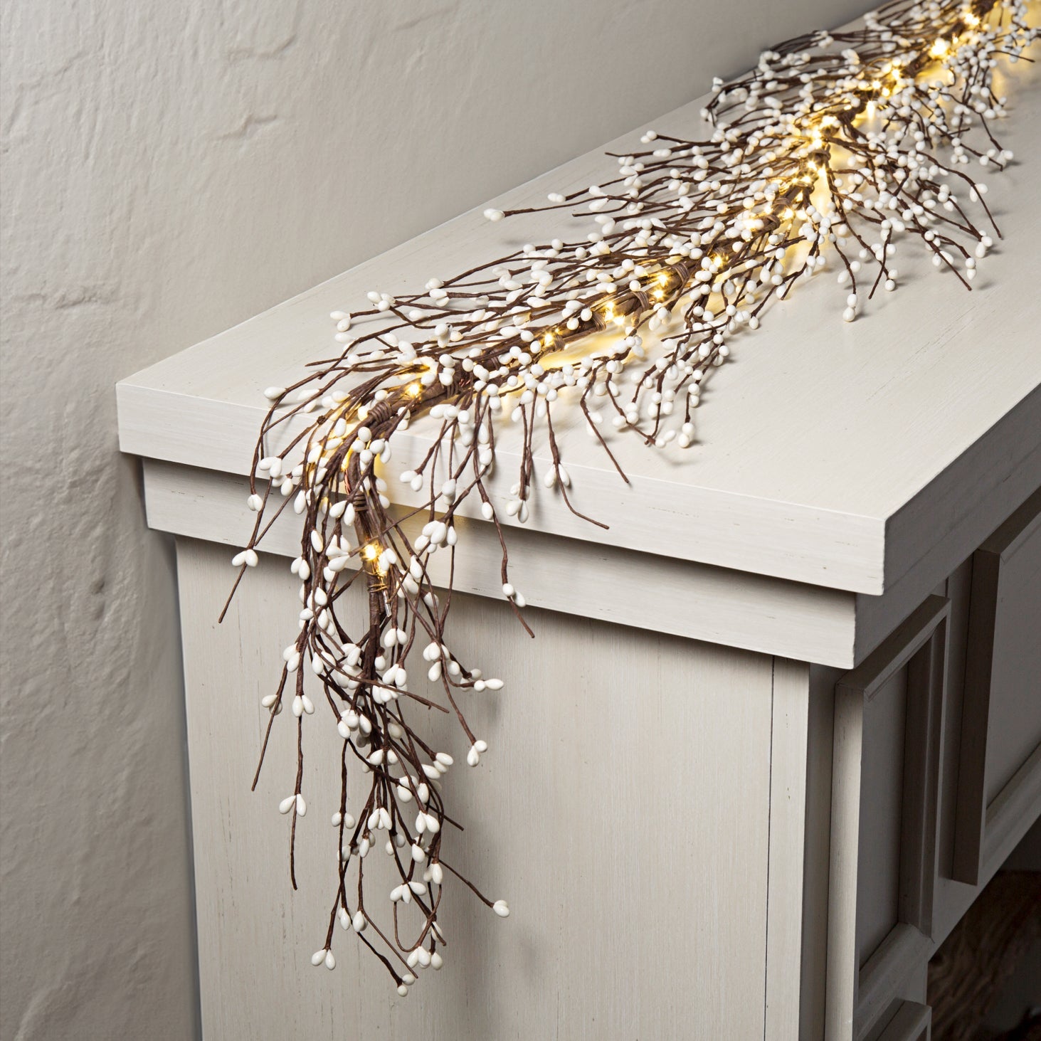 Atmospheric LED branch wreath with white berries
