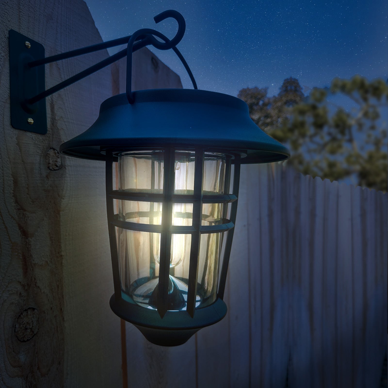 Set solar-powered lanterns with hook attachment