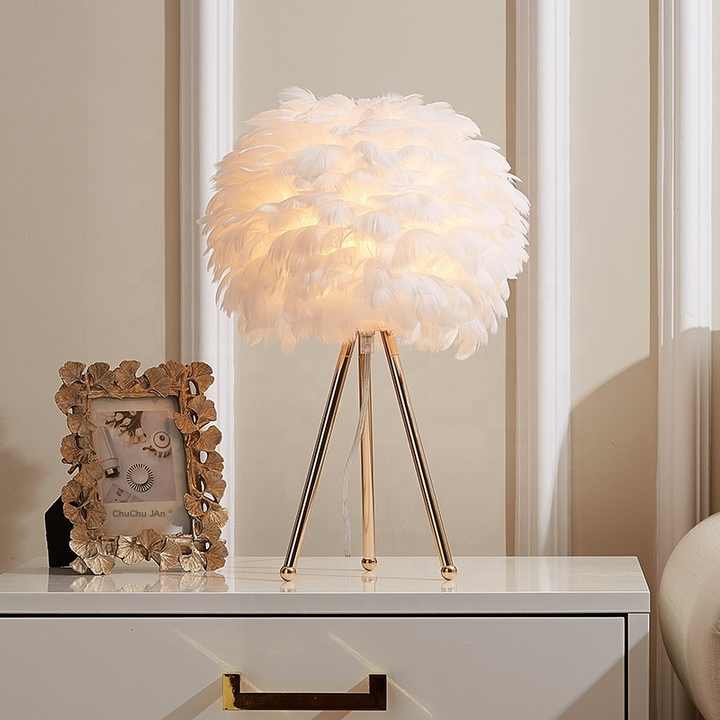 Dimmable Table Lamp with Luxury Feathers in Elegant Decorative Lighting