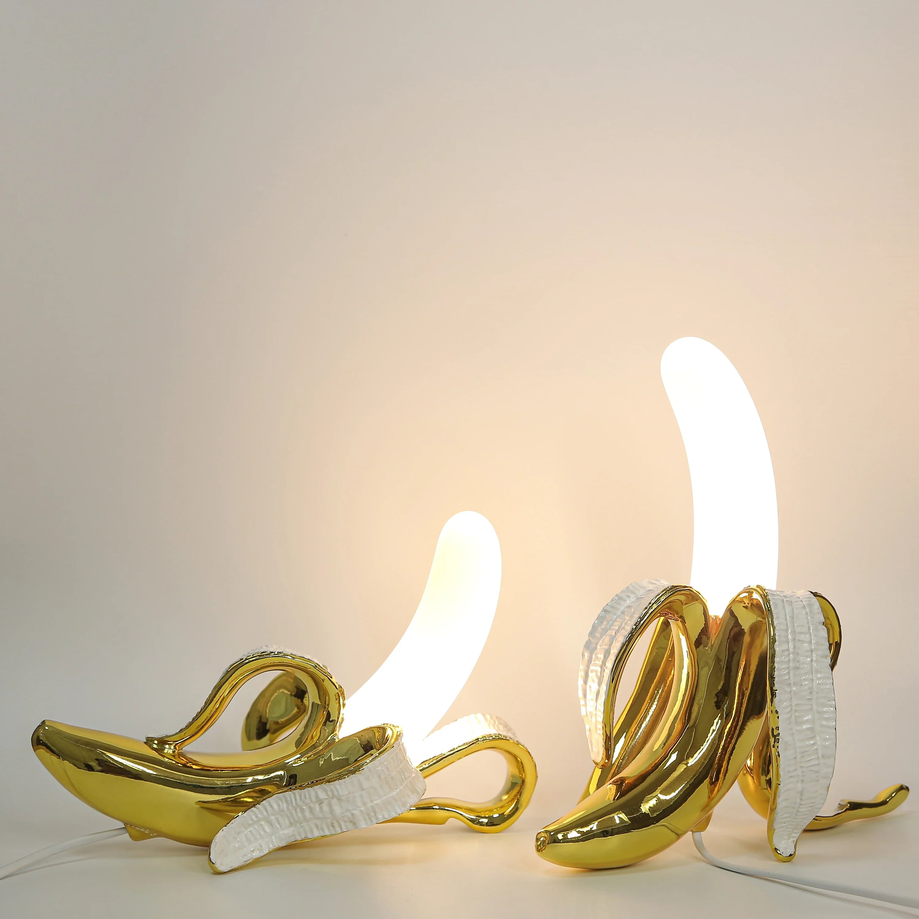 Bananashine modern table lamp in banana shape