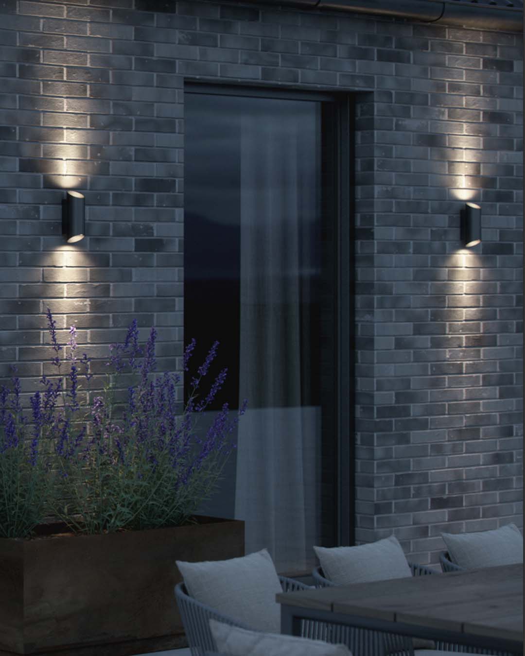 Round wall lamp