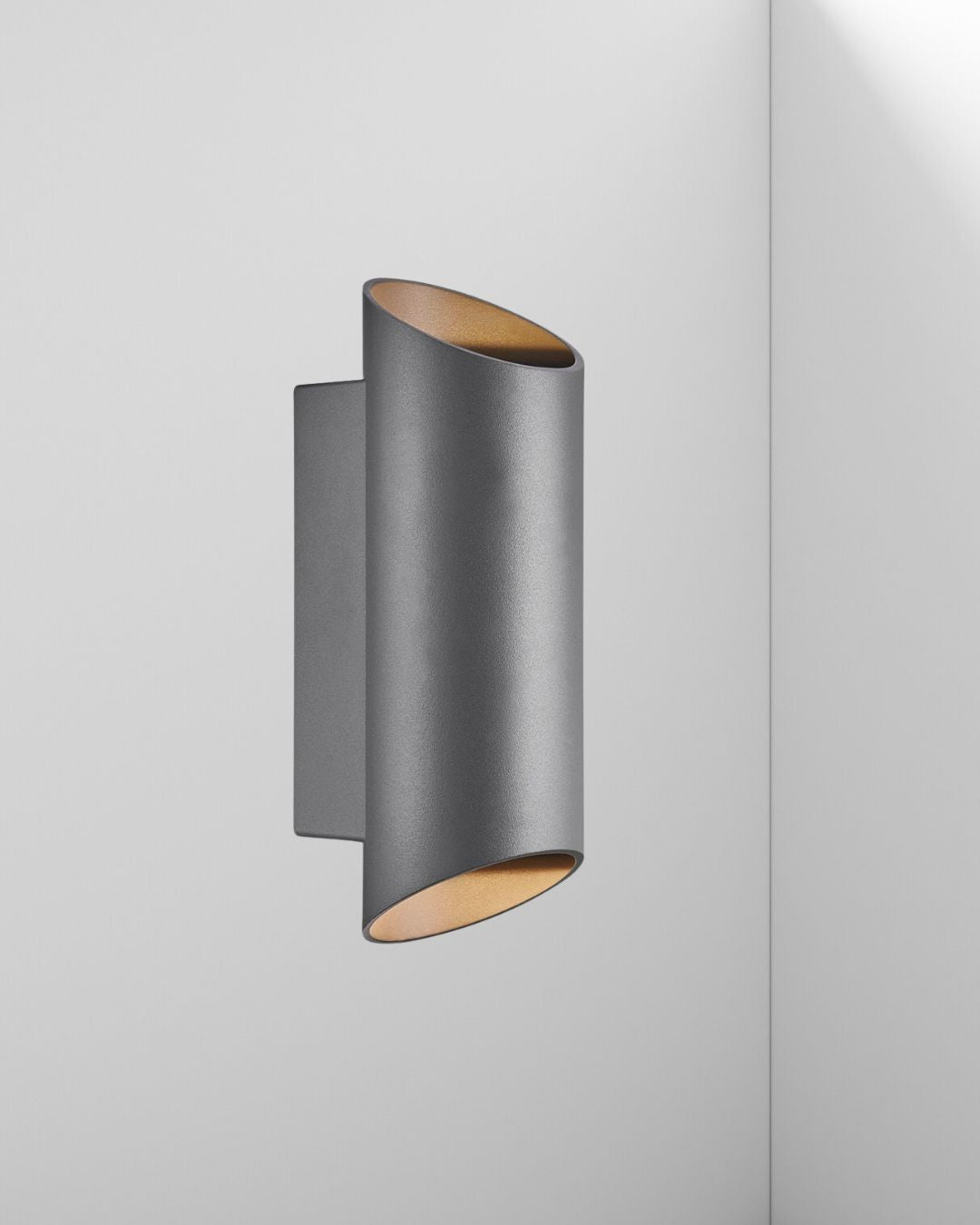 Round wall lamp