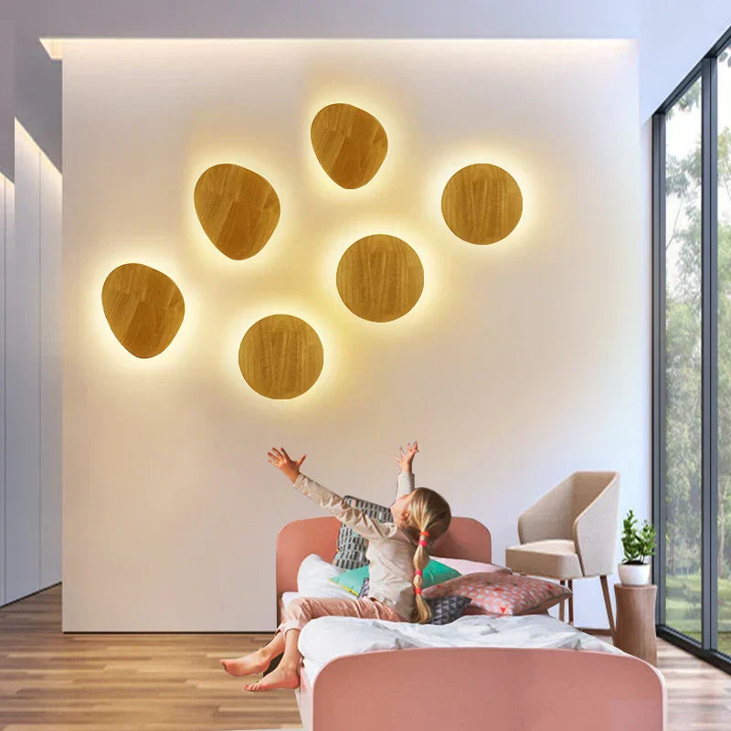 Radiant wall lamp made of wood