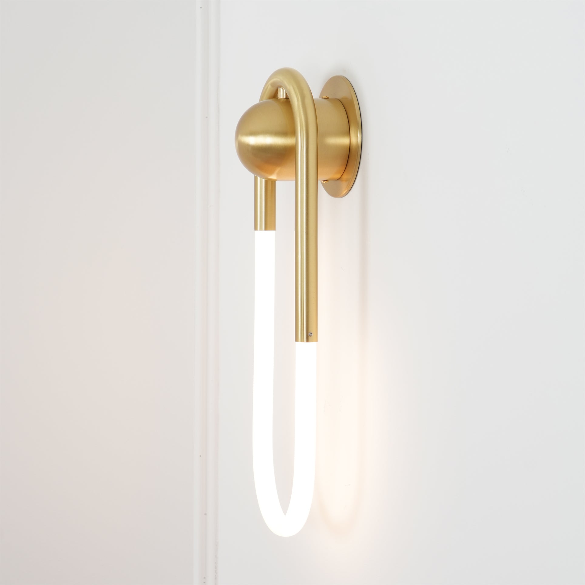 Modern LED Wall Light – Black Loop Design Indoor Fixture