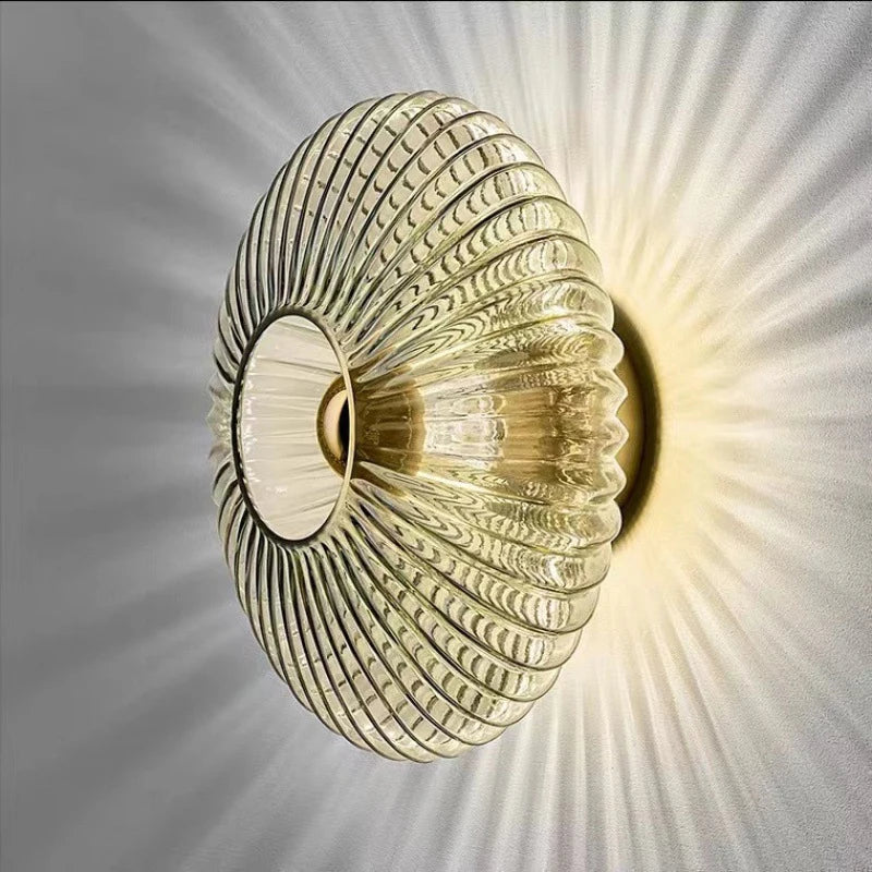 Wall lamp in clear glass design