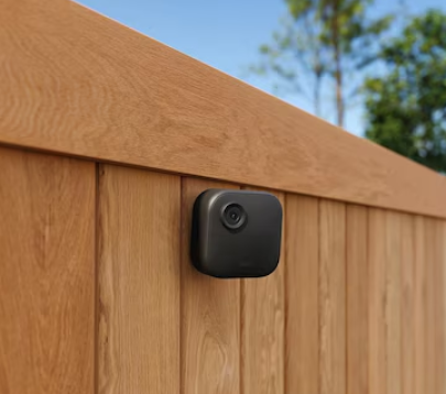 Wireless security cameras with long battery life and motion detection