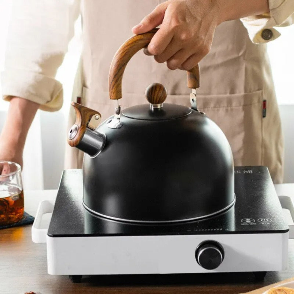 Stainless Steel Whistling Kettle – Classic Style for Everyday Use