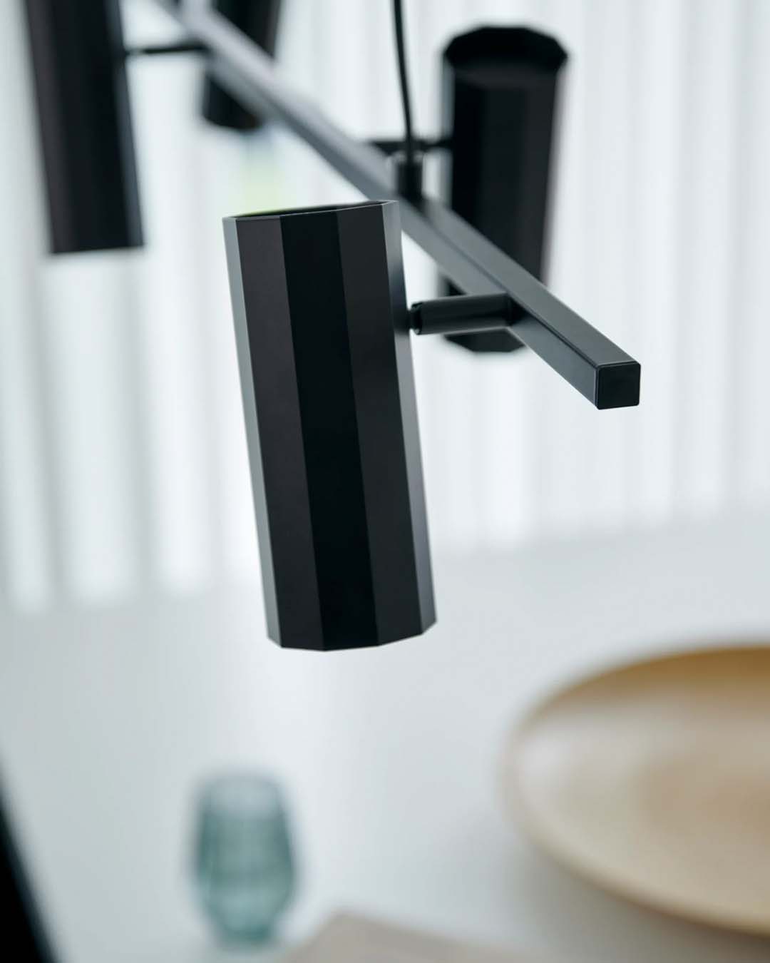 Minimalist black pendant lamp with 10-sided profile