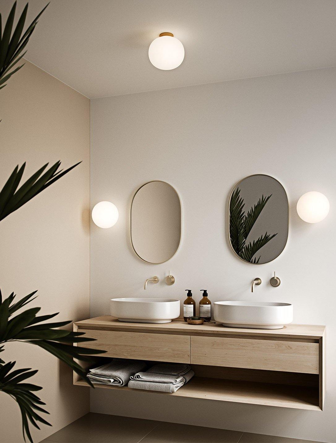 Alton plafondlamp met opaalglas en messing detail