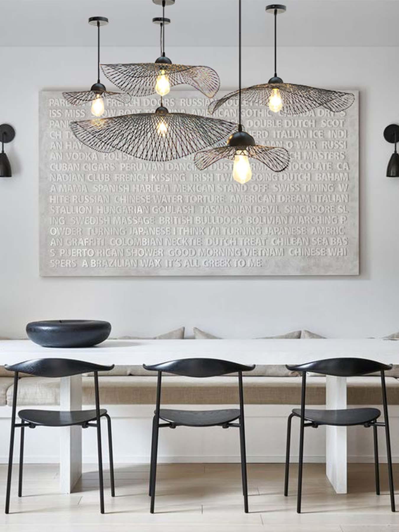Metal pendant lamps in wavy design