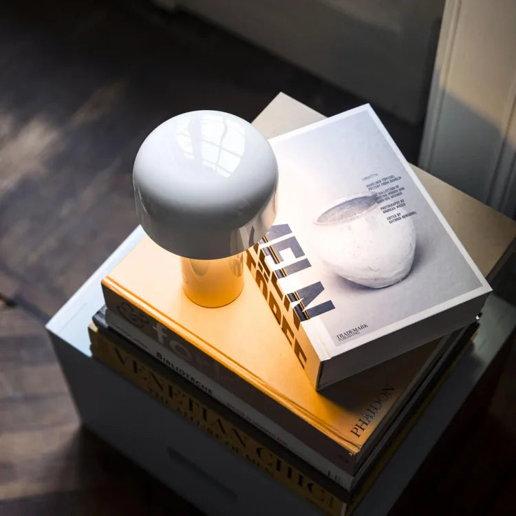 Wireless table lamp with modern mushroom design