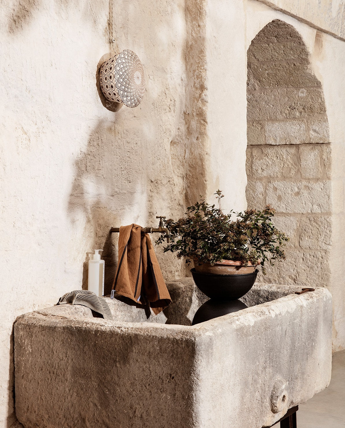 Aurmo Metalen Plantenpot met Sculpturale Vorm voor Buiten
