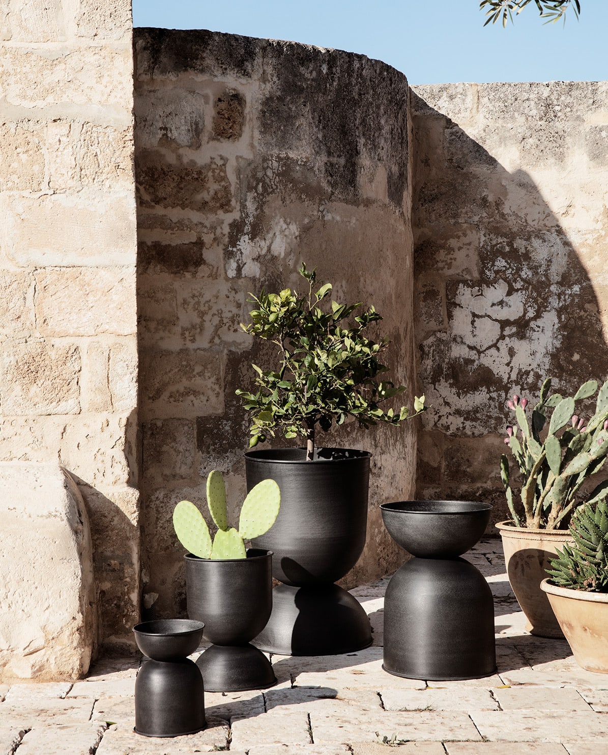 Aurmo Metalen Plantenpot met Sculpturale Vorm voor Buiten