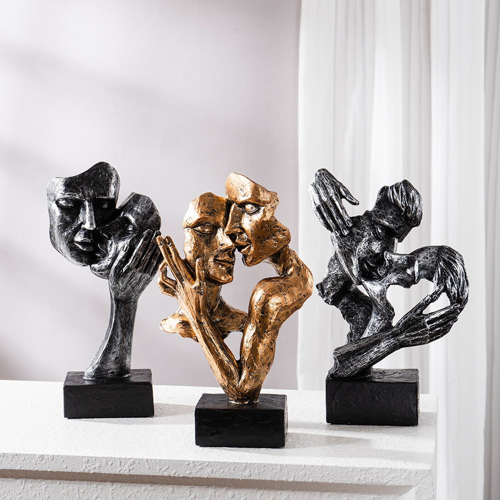 Abstract Kiss Sculpture – Modern Artistic Couple Statue for Home Décor