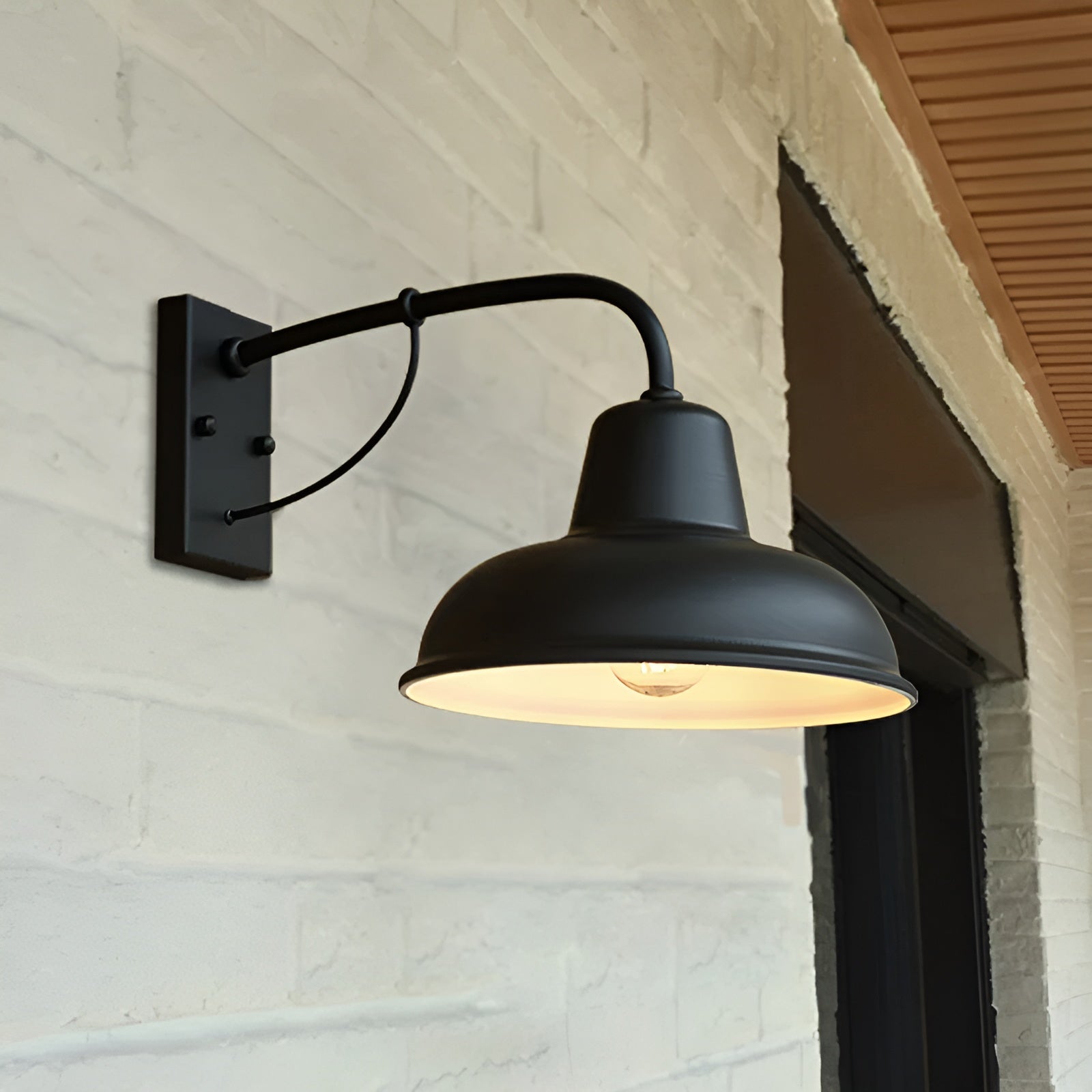 Homora Wandlamp met Gebogen Arm en IJzeren Kap