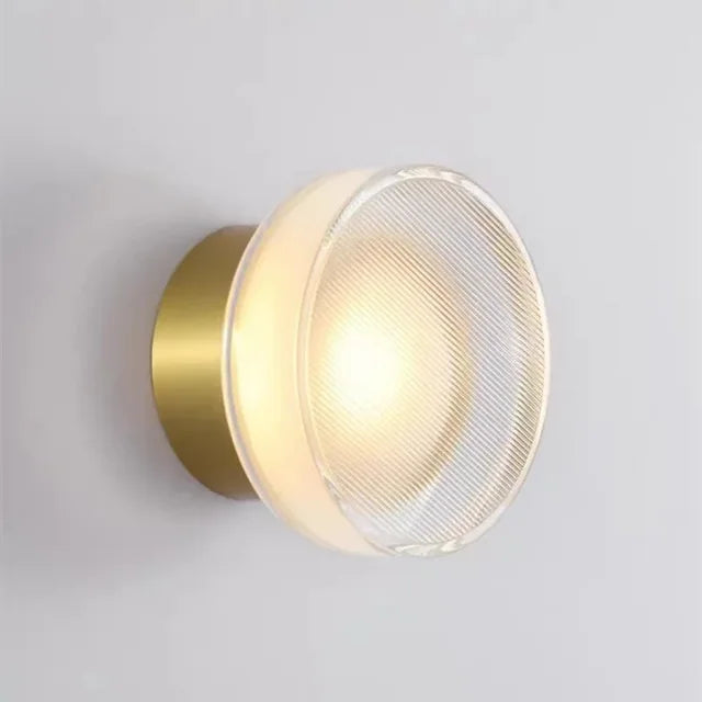 OrbiLumina round wall lamp with soft halo