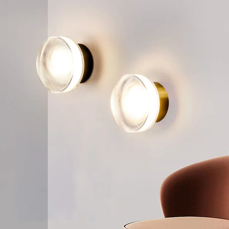 OrbiLumina round wall lamp with soft halo