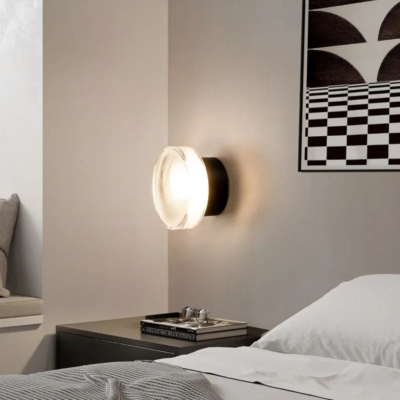 OrbiLumina round wall lamp with soft halo