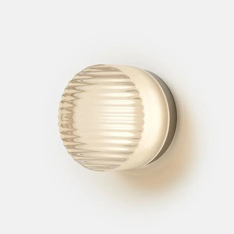 OrbiLumina round wall lamp with soft halo