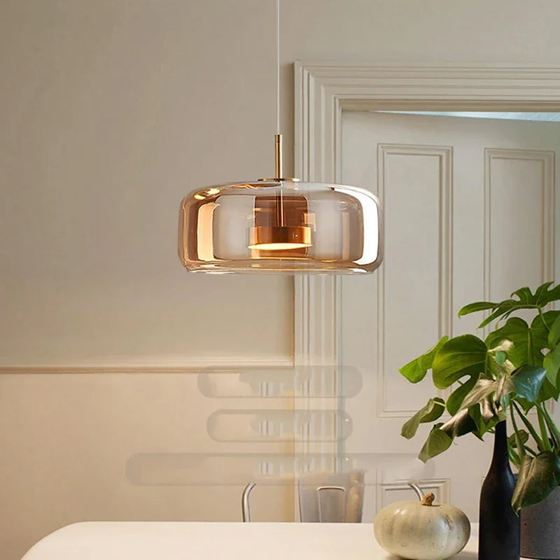 Strak chic hanglamp met glazen kap