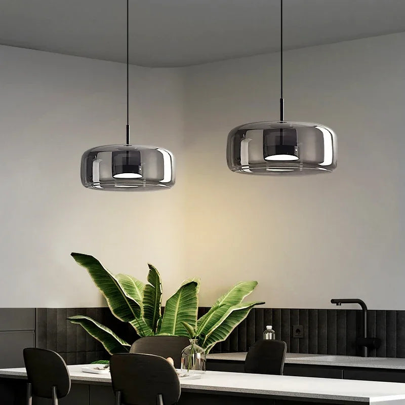 Strak chic hanglamp met glazen kap