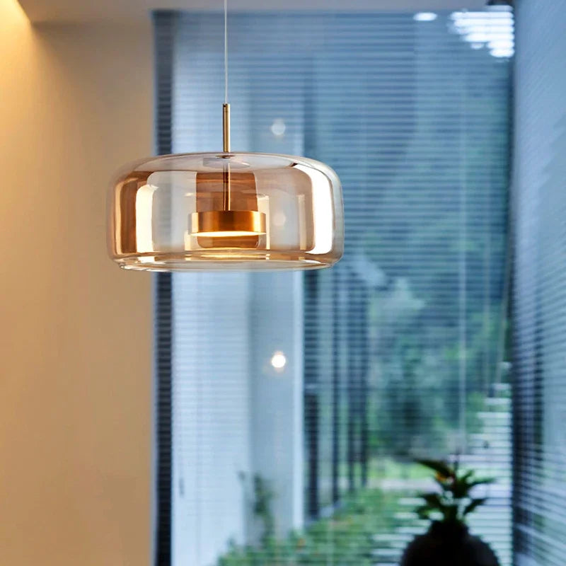 Strak chic hanglamp met glazen kap