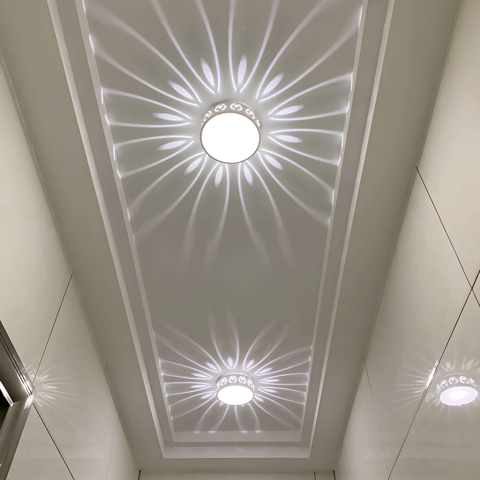 LED neerwaarts licht plafondlamp met lichtpatroon