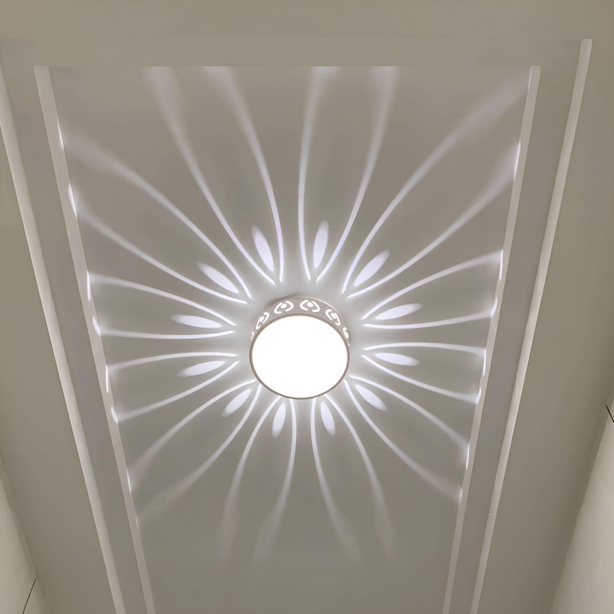 LED neerwaarts licht plafondlamp met lichtpatroon