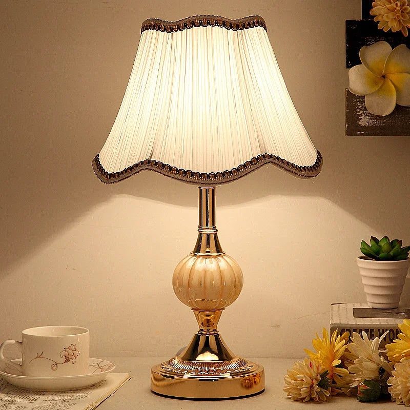 Nordic Vintage Table Lamp – Retro Lighting for Bedroom & Living Room